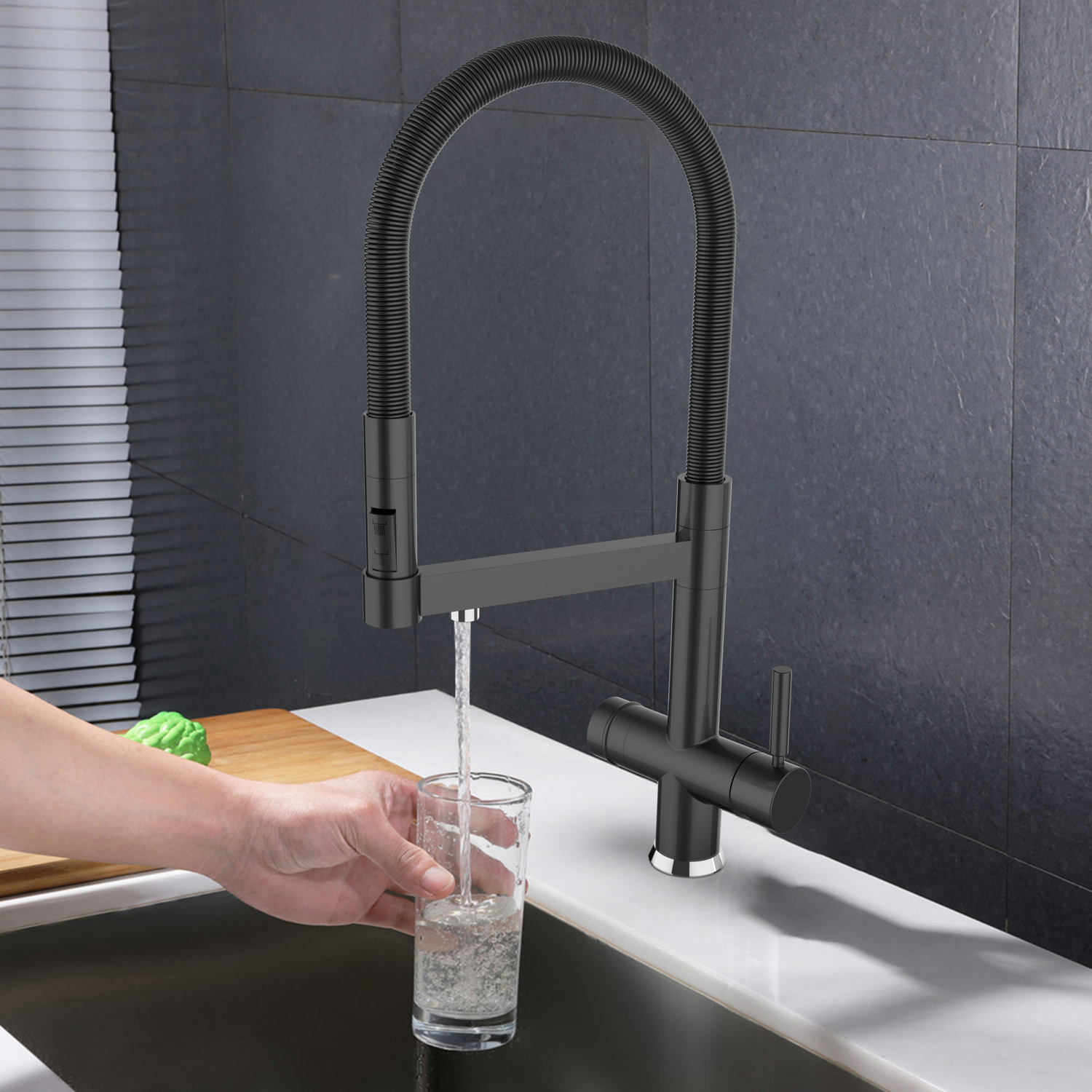 Rubineti i zi mat (dush që tërhiqet) crna mat voden cesma sa odvojivim tusem Rubineti i zi mat (dush që tërhiqet)